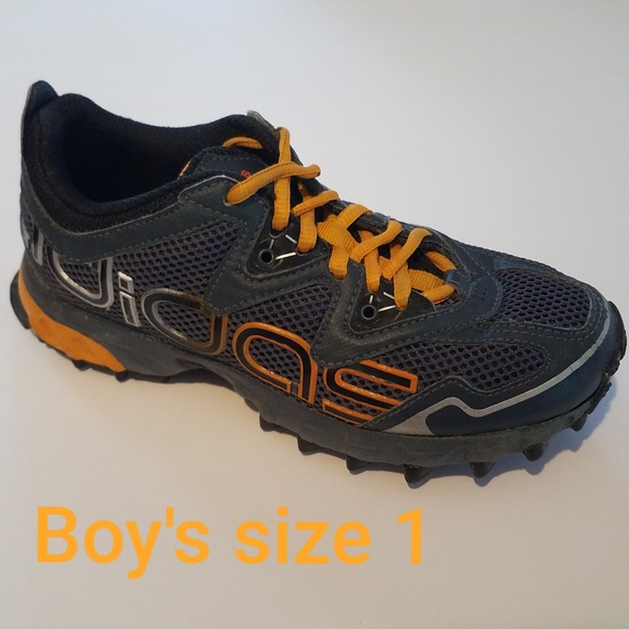 boys trail running shoes